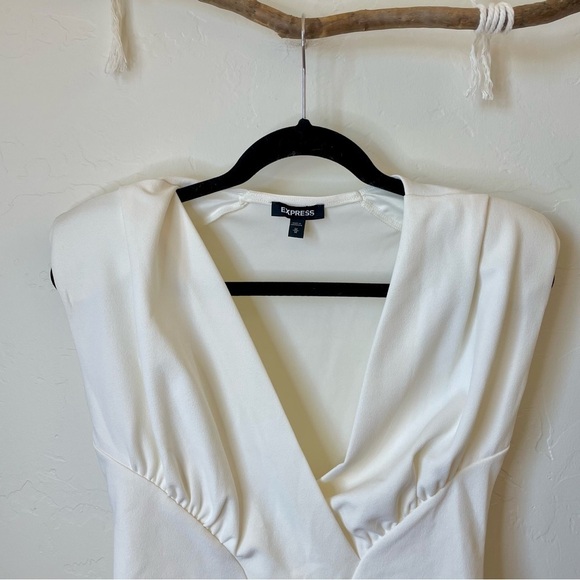 Express Cream Colored Plunge Bodysuit NWOT - Picture 2 of 8